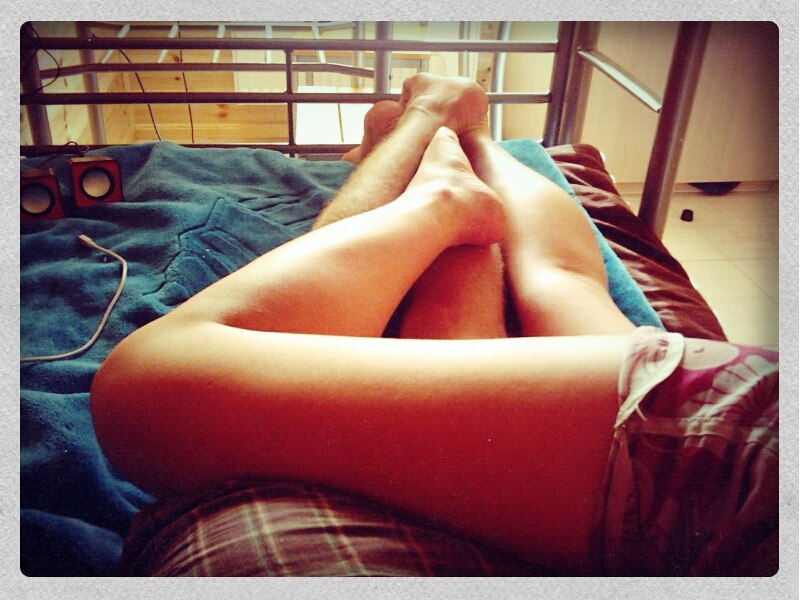 ноги в постели